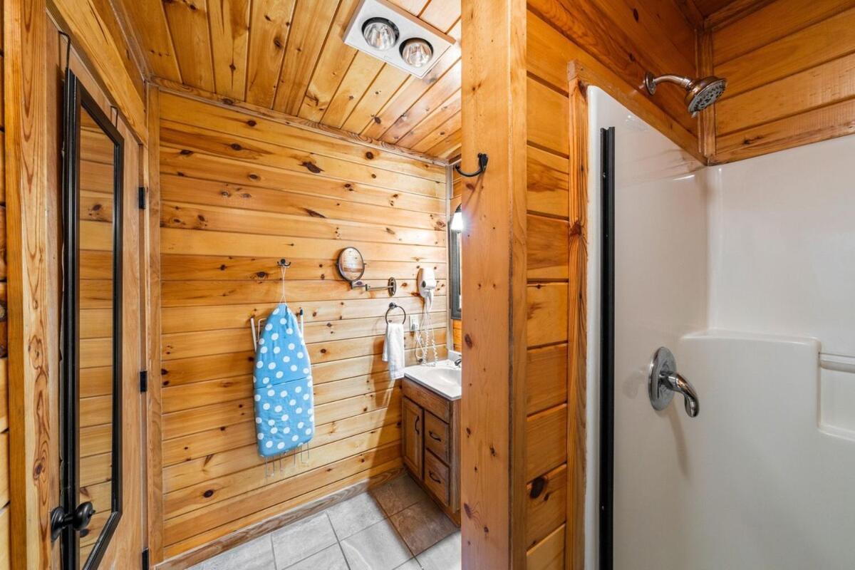 Cabin 5 Studio Cabin With Hot Tub, Water View And Fire Pit Villa Sevierville Exterior photo